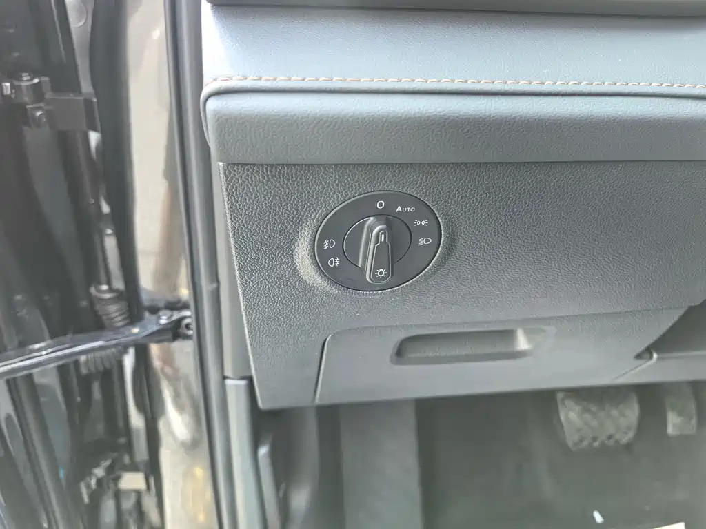 VOLKSWAGEN THARU 2022