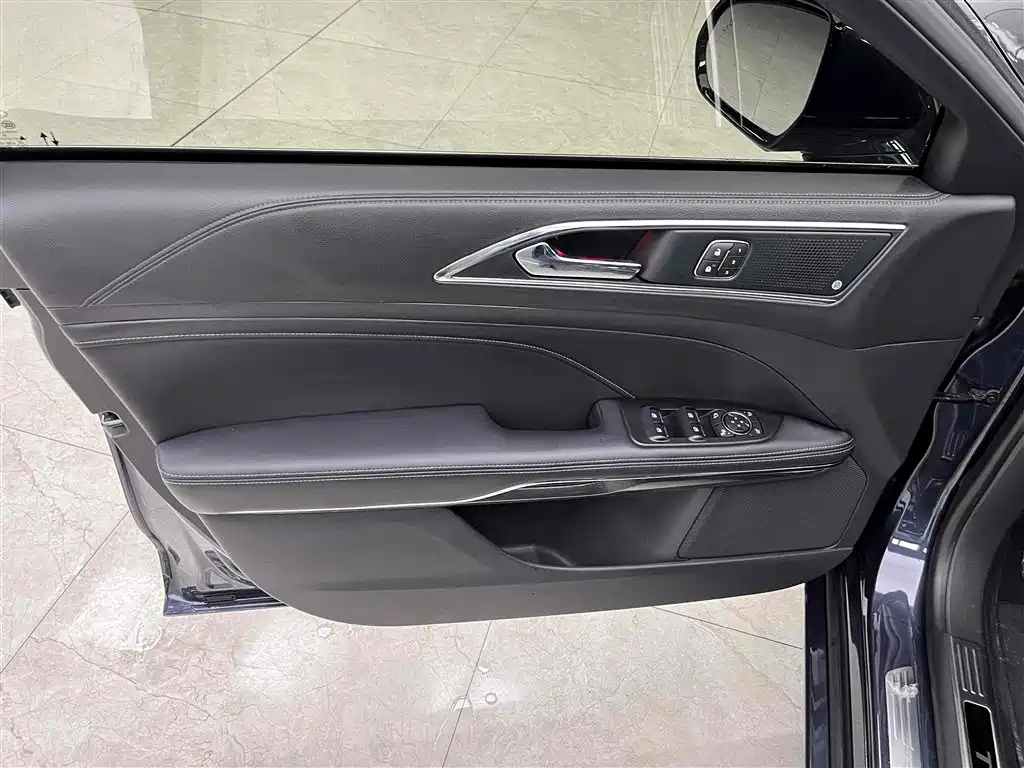 FORD TAURUS 2021