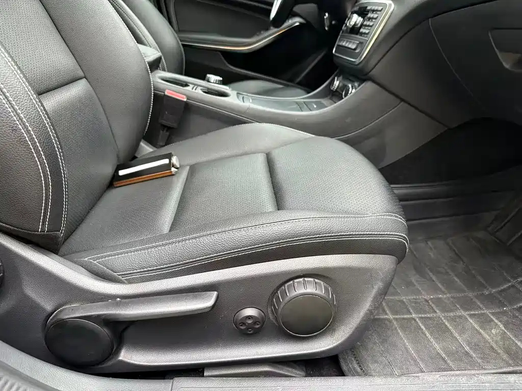 MERCEDES BENZ GLA 2015