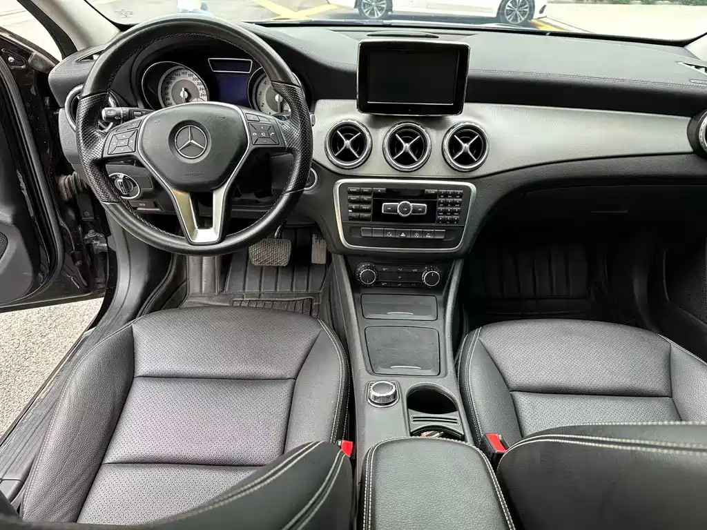 MERCEDES BENZ GLA 2015