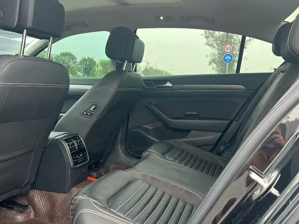 VOLKSWAGEN MAGOTAN 2022