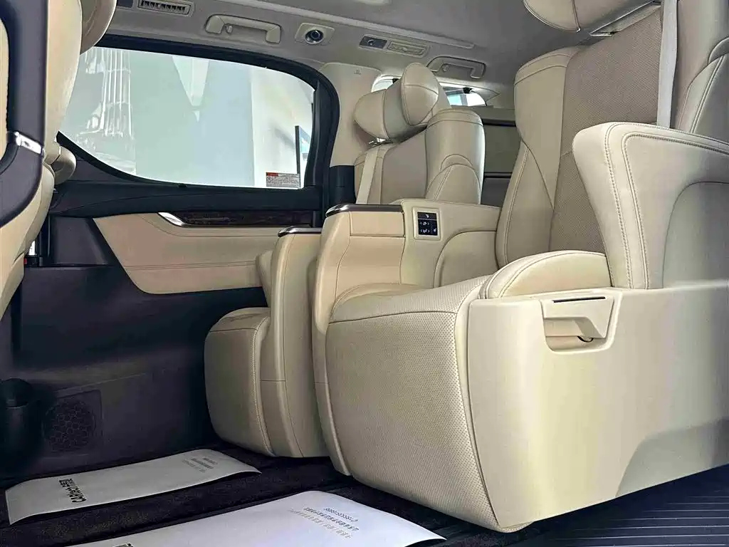 TOYOTA ALPHARD 2018