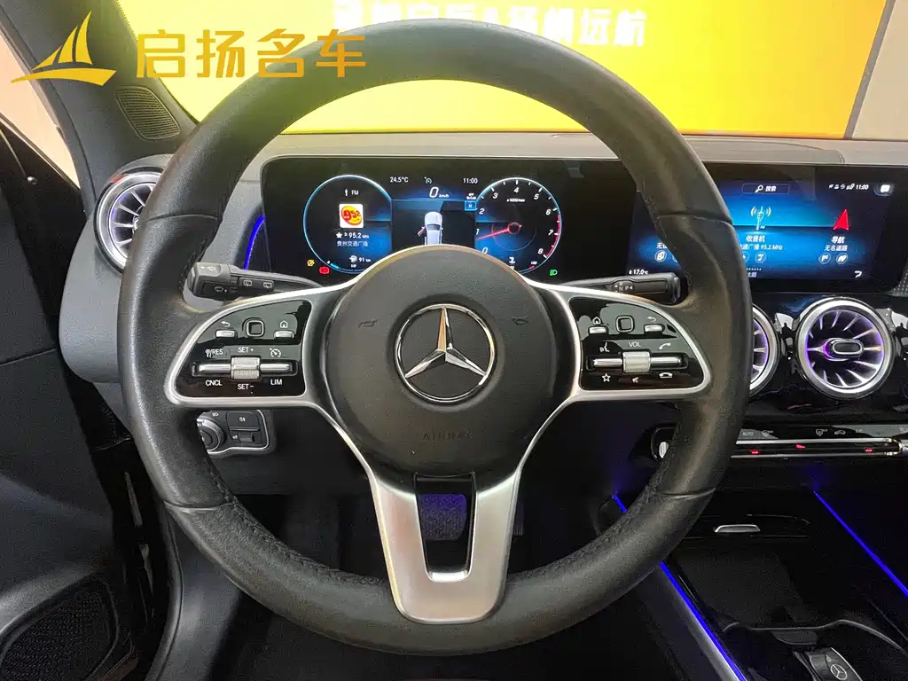 MERCEDES BENZ GLB 2023