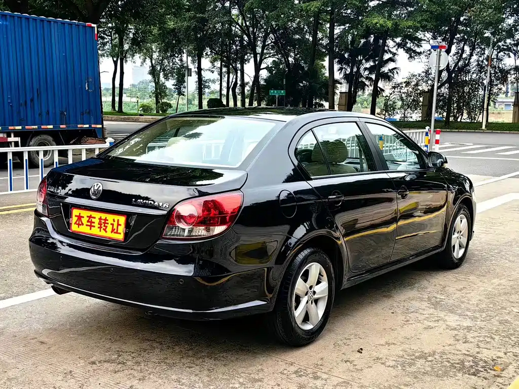 VOLKSWAGEN LAVIDA 2013