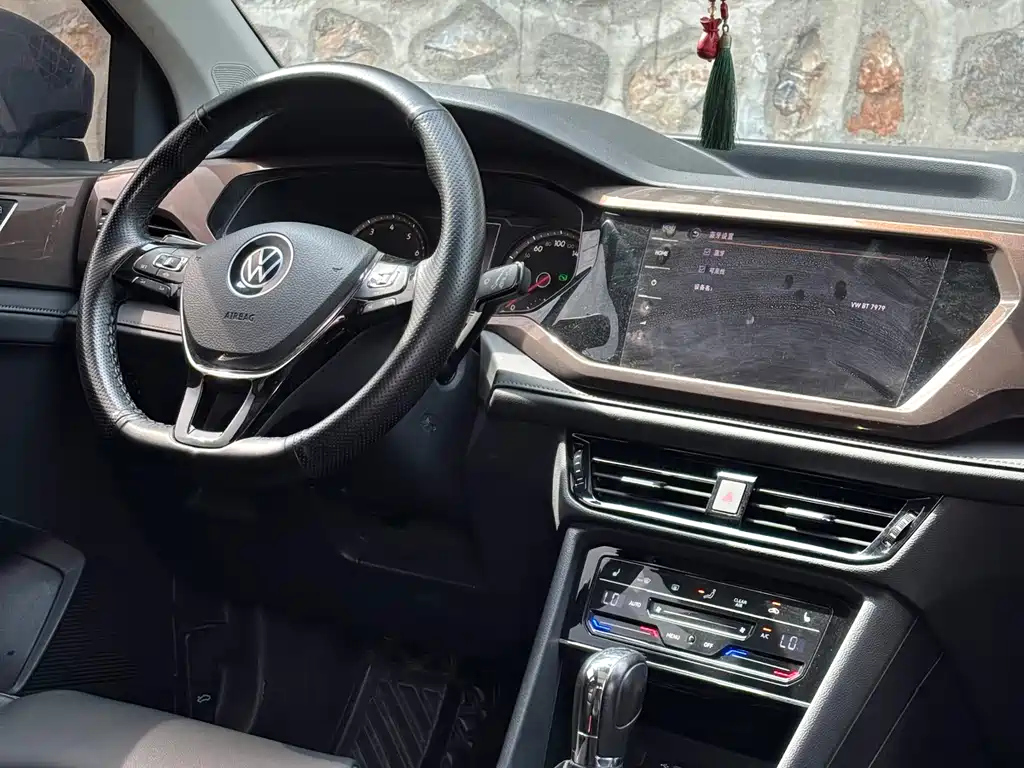 VOLKSWAGEN THARU 2021