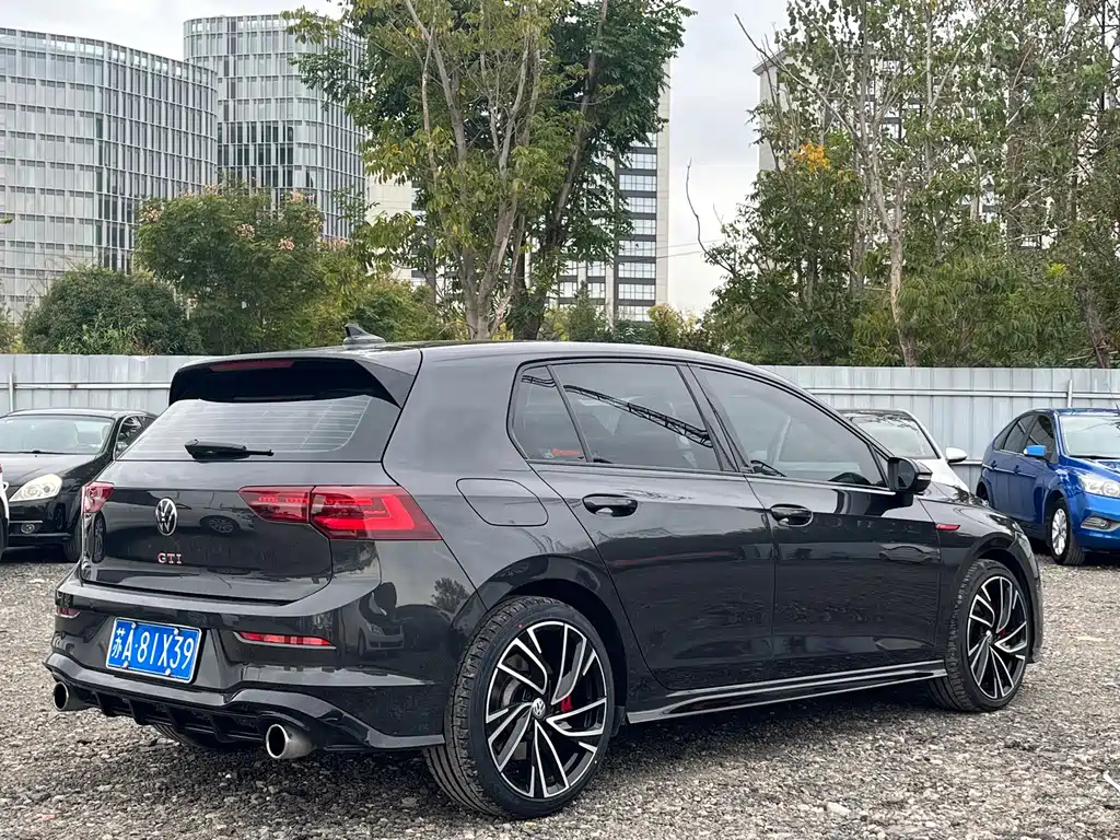 VOLKSWAGEN GOLF GTI 2021