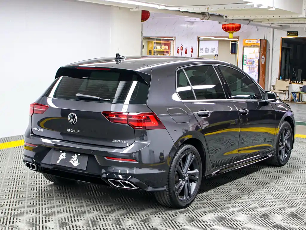 VOLKSWAGEN GOLF 2022