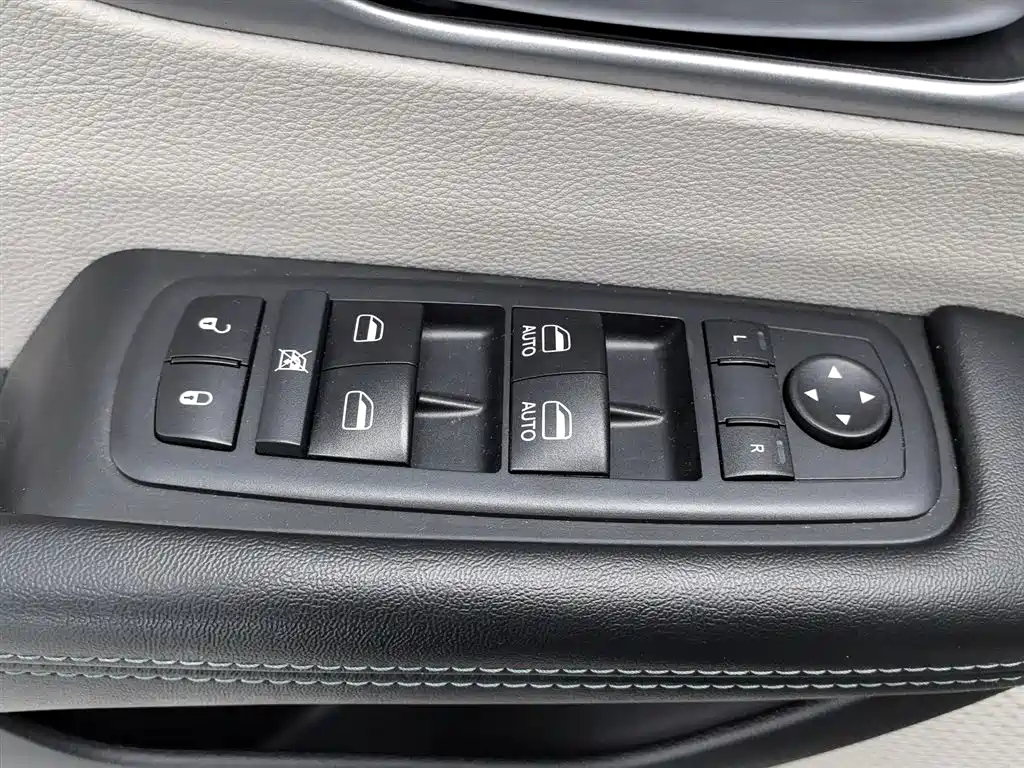 CHRYSLER BIG 捷龙PHEV IMPO 2019