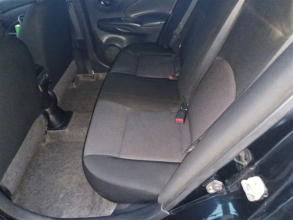 NISSAN SUNNY 2015