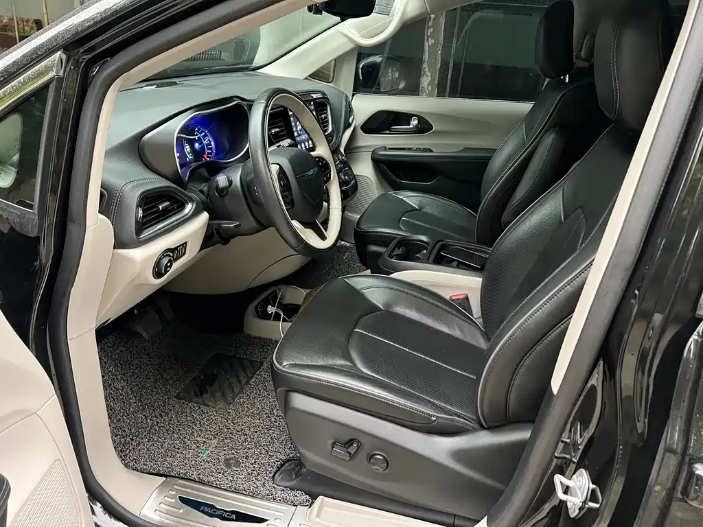 CHRYSLER BIG 捷龙PHEV IMPO 2025