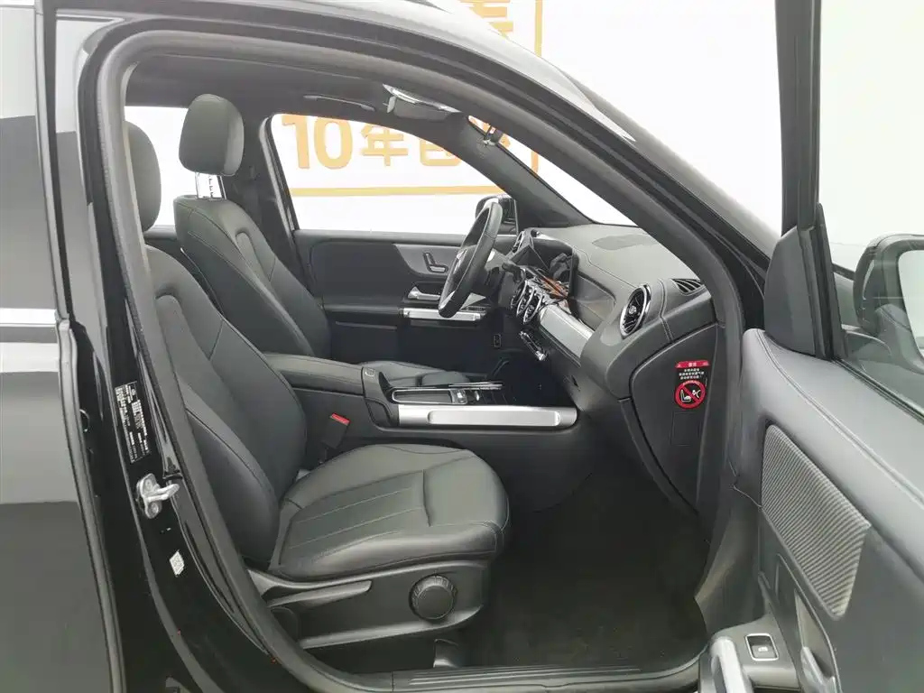 MERCEDES BENZ GLB 2024