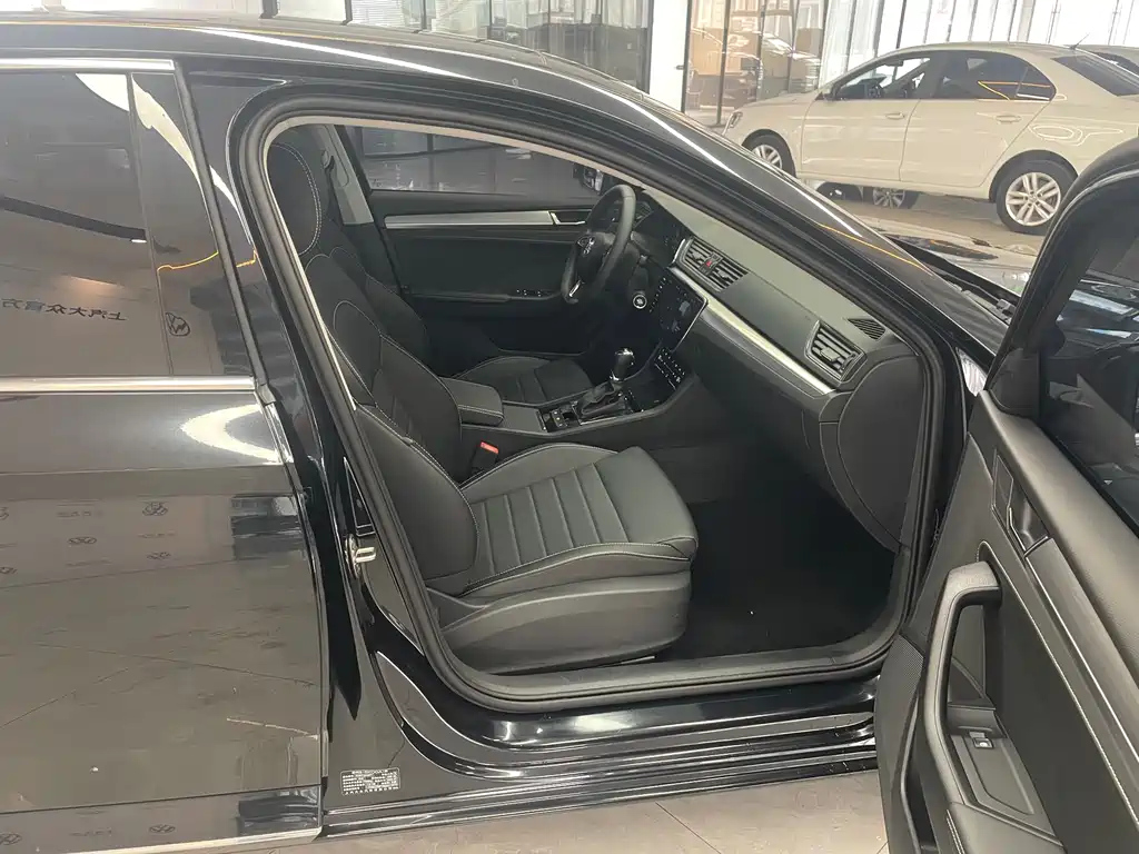 SKODA SUPERB 2024
