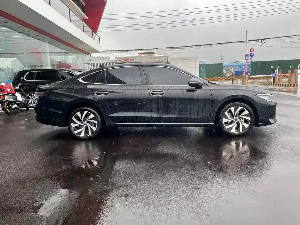 VOLKSWAGEN PASSAT 2025