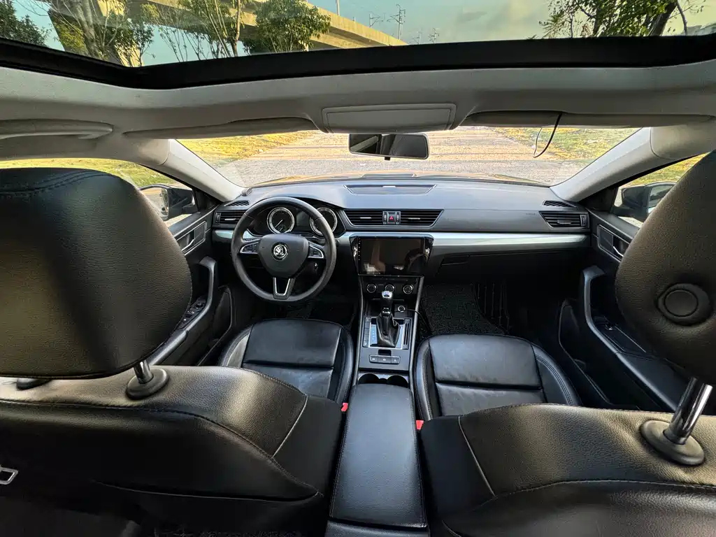 SKODA SUPERB 2019