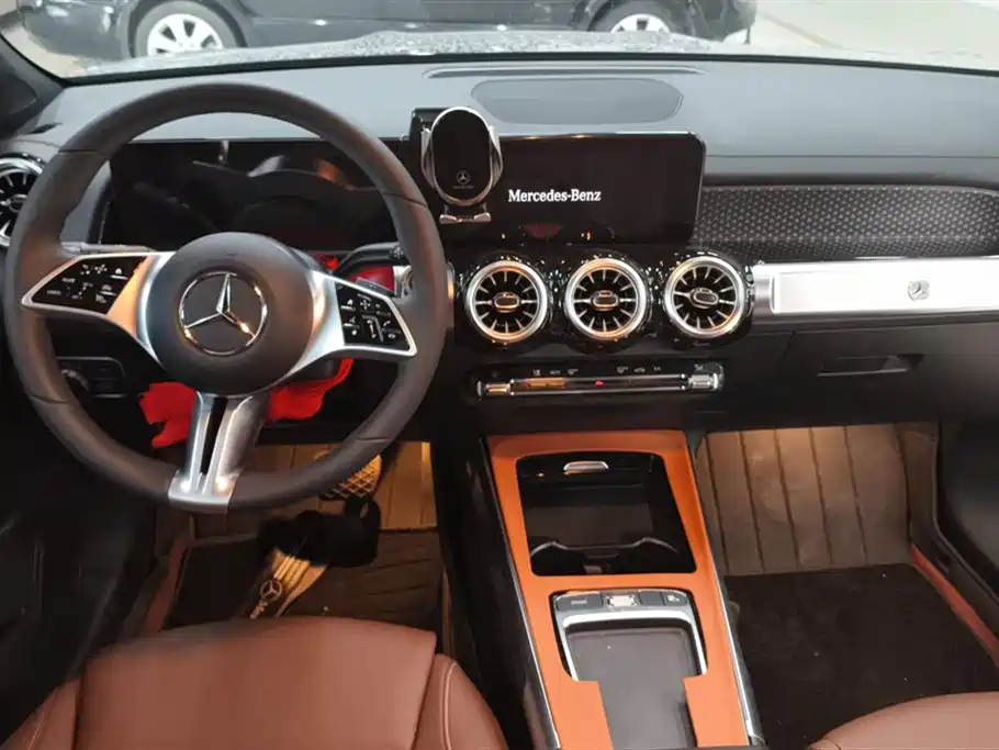 MERCEDES BENZ GLB 2025