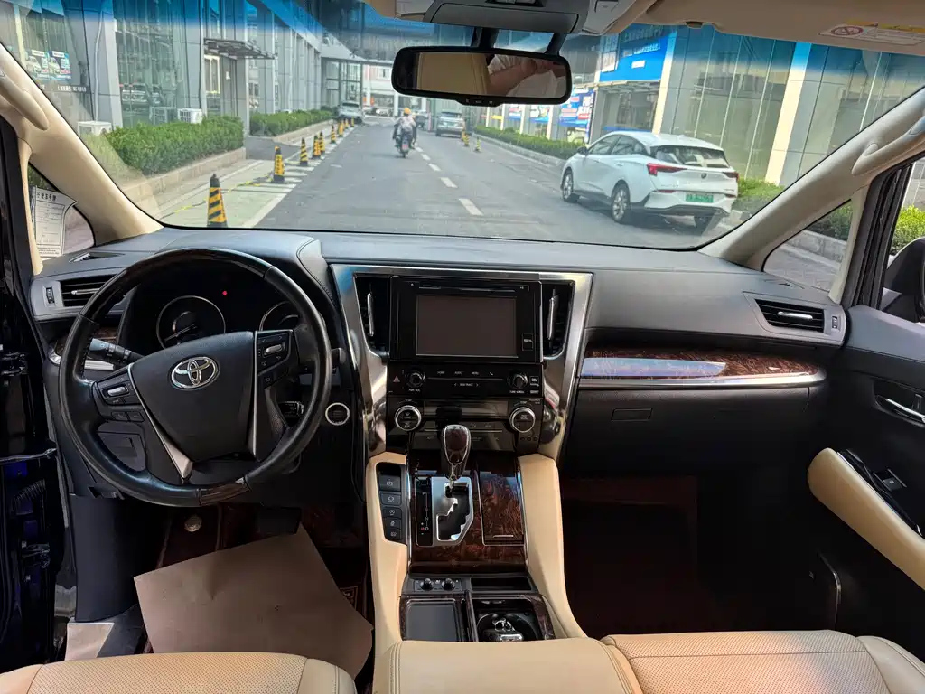 TOYOTA ALPHARD 2018