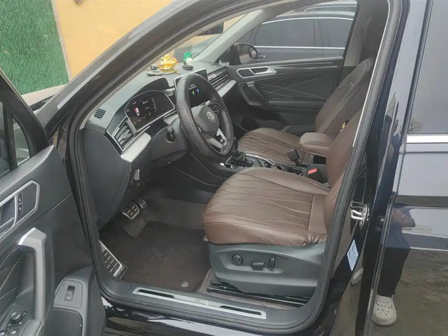 VOLKSWAGEN TIGUAN L 2023