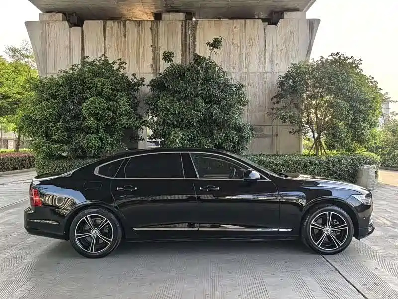 VOLVO S90 2020