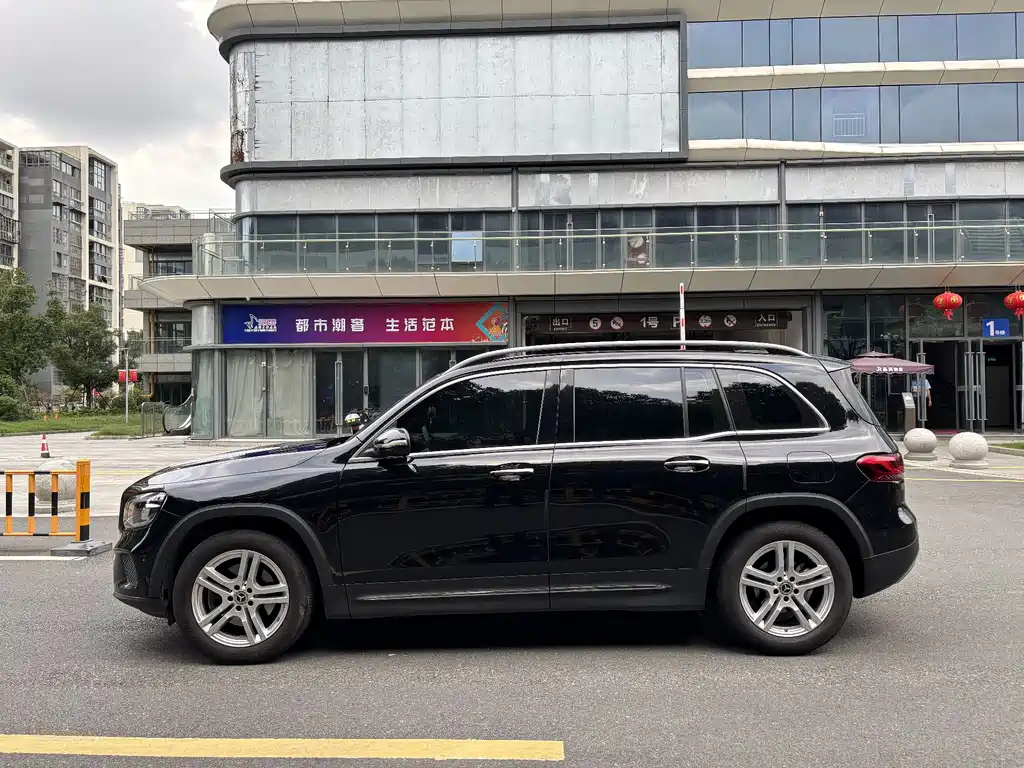 MERCEDES BENZ GLB 2023