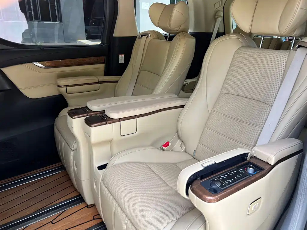 TOYOTA ALPHARD 2015
