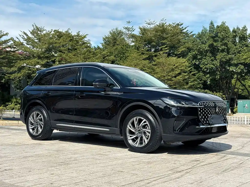 LINCOLN ADVENTURER 2023