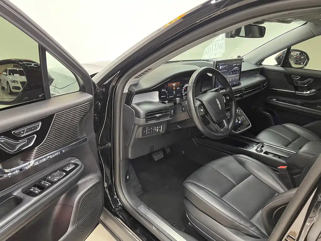 LINCOLN ADVENTURER 2021