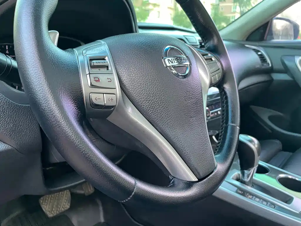 NISSAN TEANA 2015
