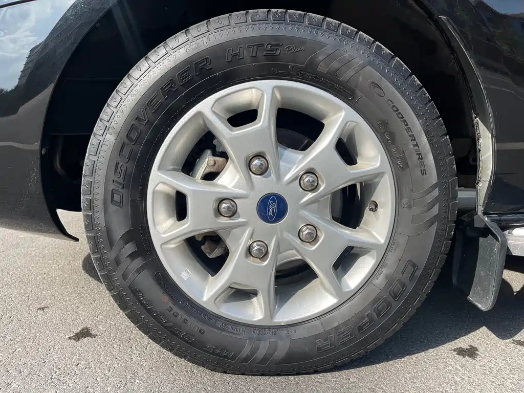 FORD TOUREO 2020