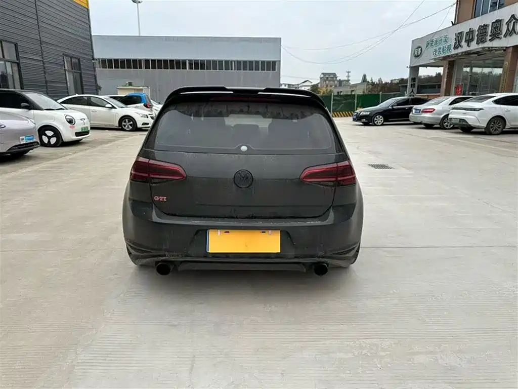 VOLKSWAGEN GOLF GTI 2016