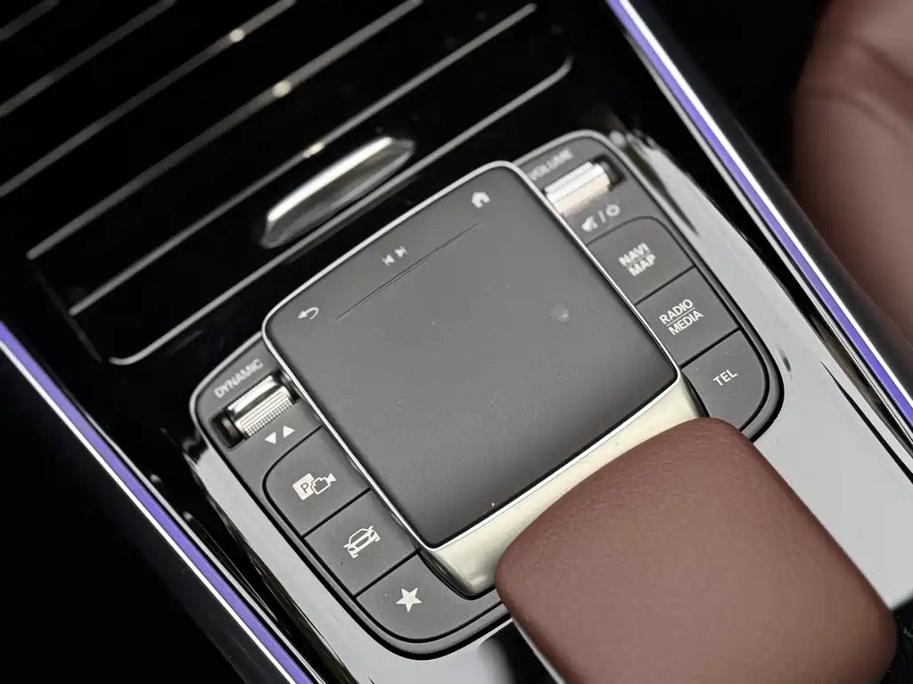 MERCEDES BENZ GLB 2023