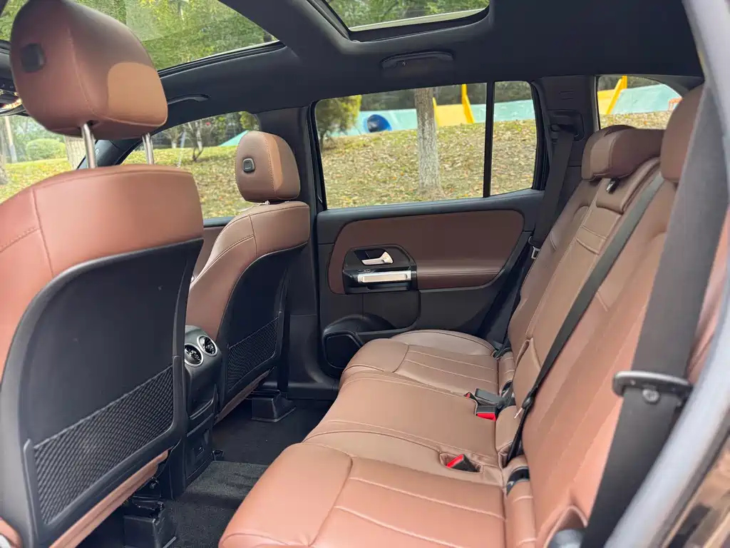 MERCEDES BENZ GLB 2023