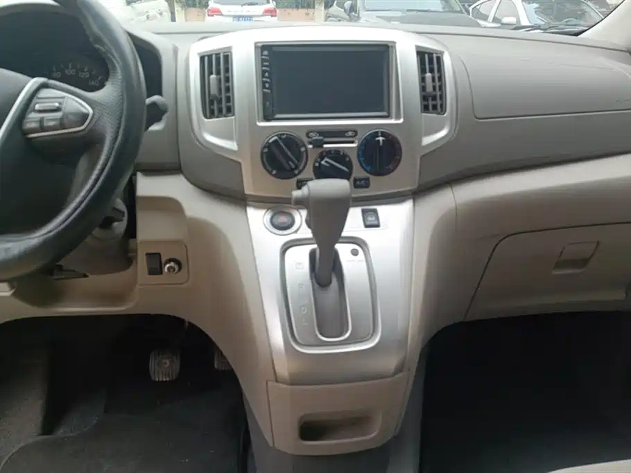 NISSAN NV200 2018