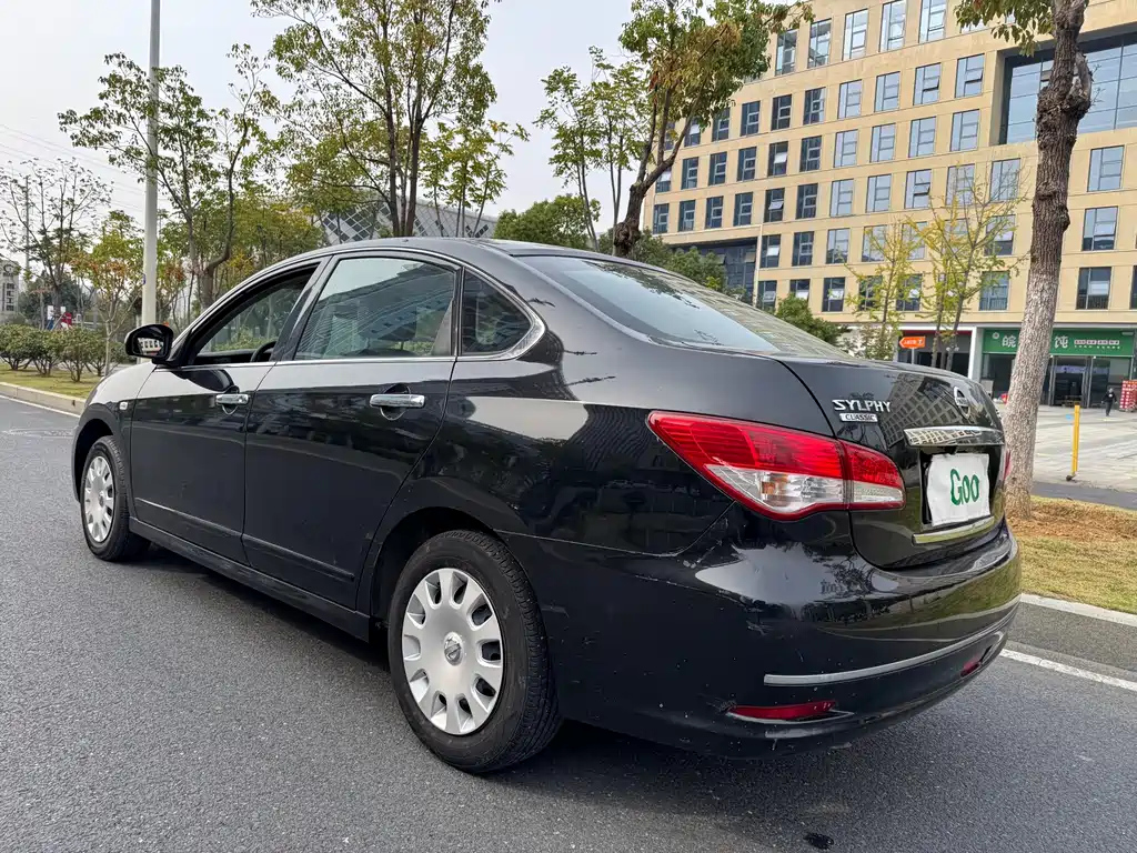 NISSAN SYLPHY 2019