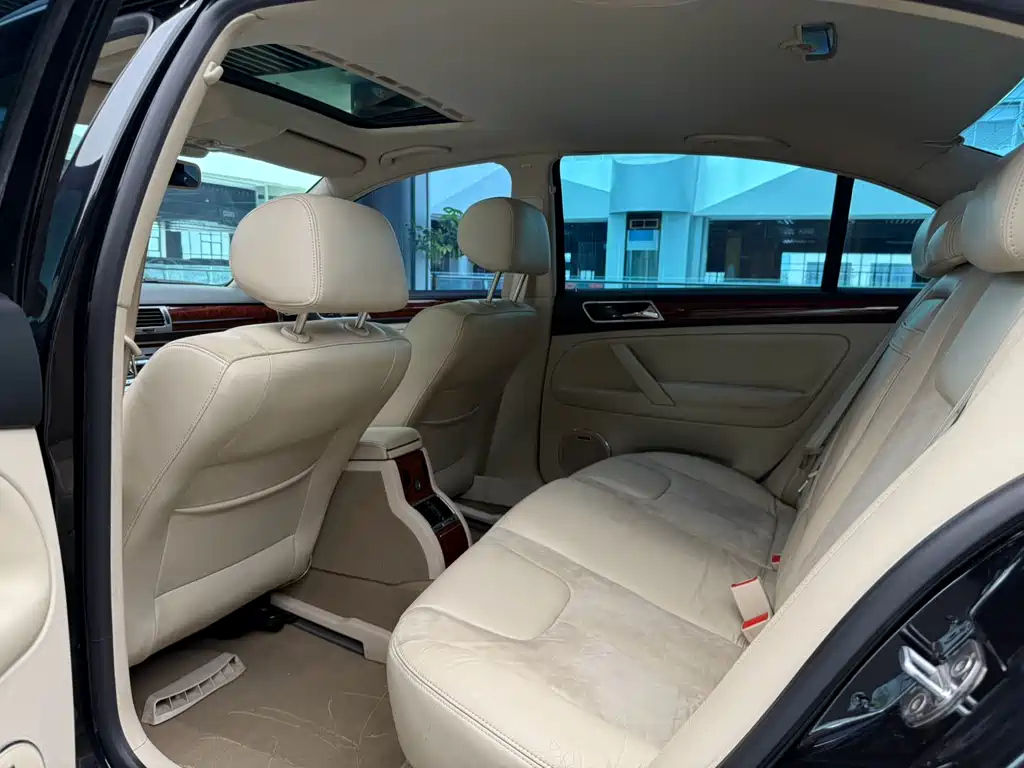 VOLKSWAGEN PASSAT LINGYU 2011