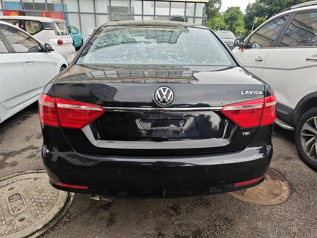 VOLKSWAGEN LAVIDA 2013