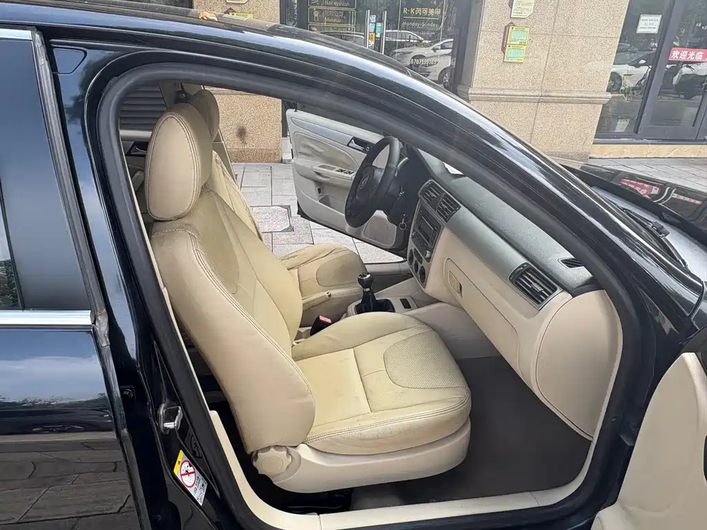 VOLKSWAGEN BORA 2011