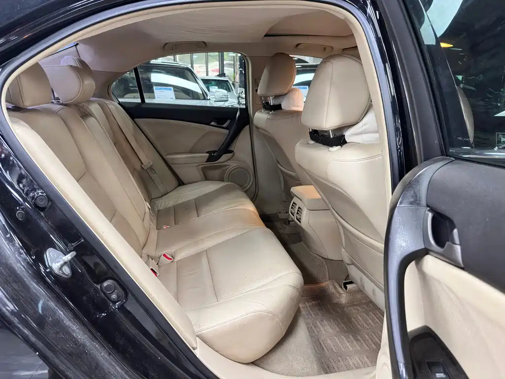 HONDA SI PLATINUM 2011