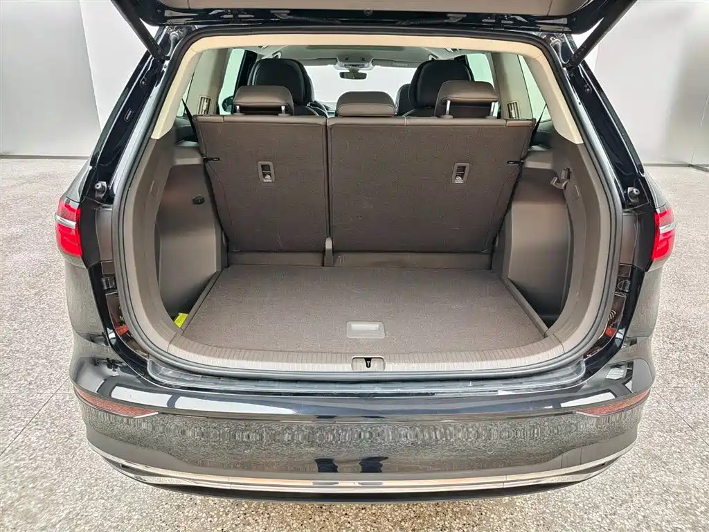 VOLKSWAGEN VILORAN 2024