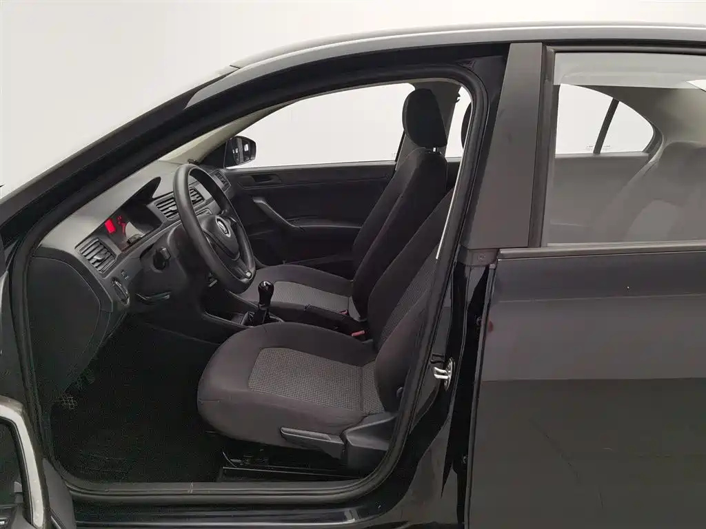 VOLKSWAGEN SANTANA 2016