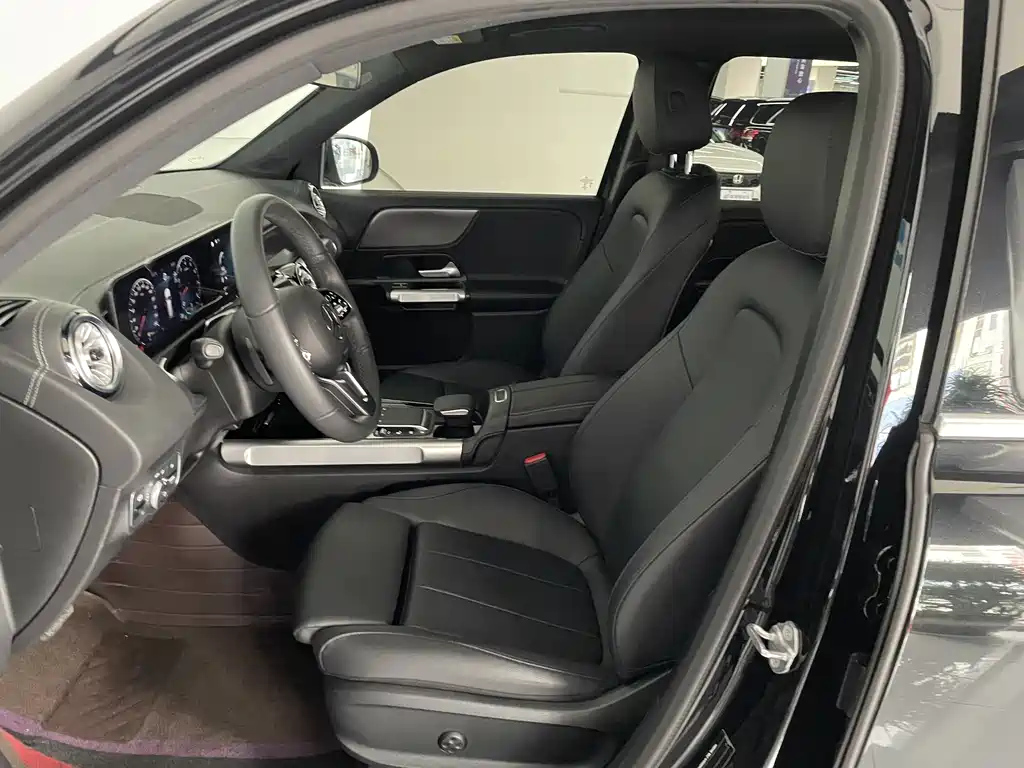 MERCEDES BENZ GLB 2023