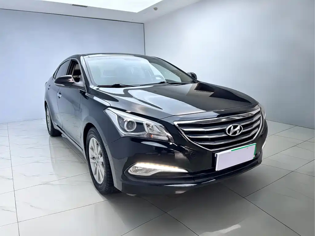 HYUNDAI MISTRA 2014