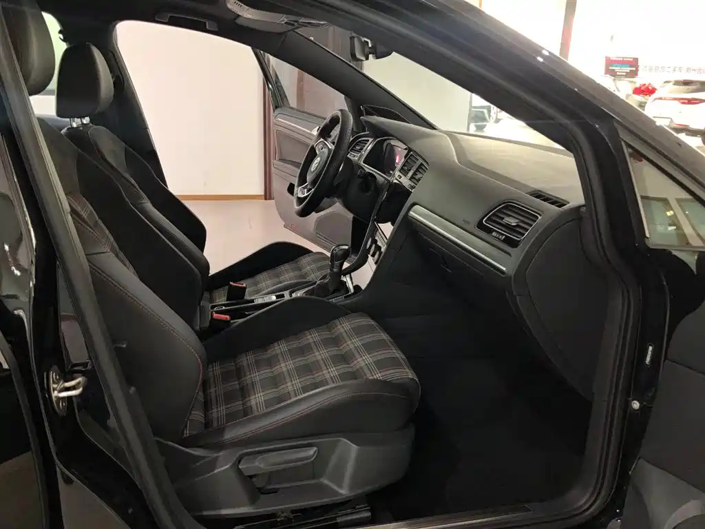 VOLKSWAGEN GOLF GTI 2018