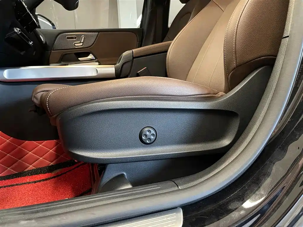 MERCEDES BENZ GLB 2024