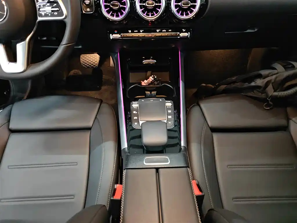 MERCEDES BENZ GLA 2023