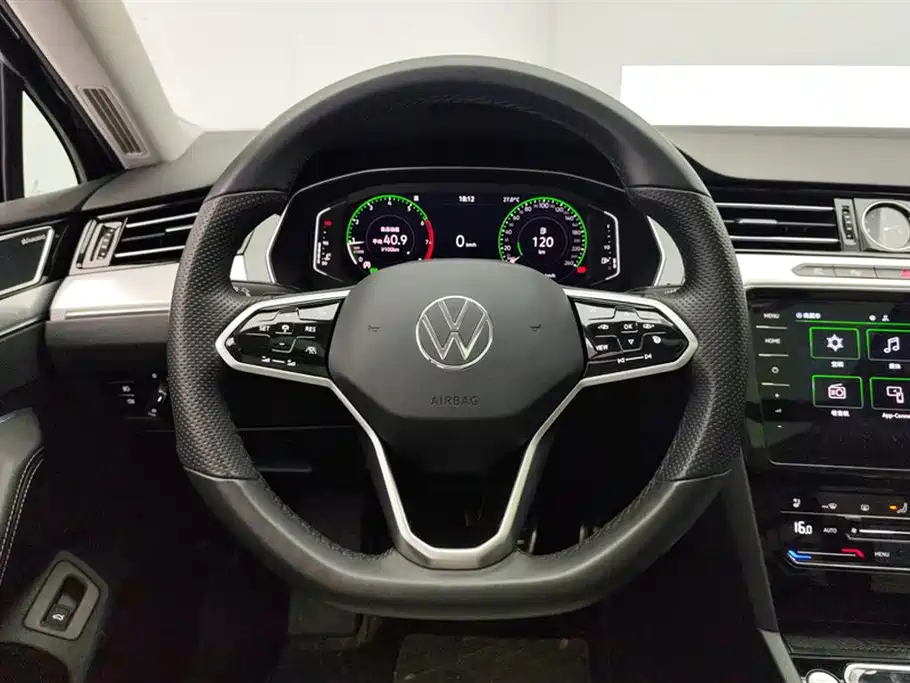 VOLKSWAGEN MAGOTAN 2023