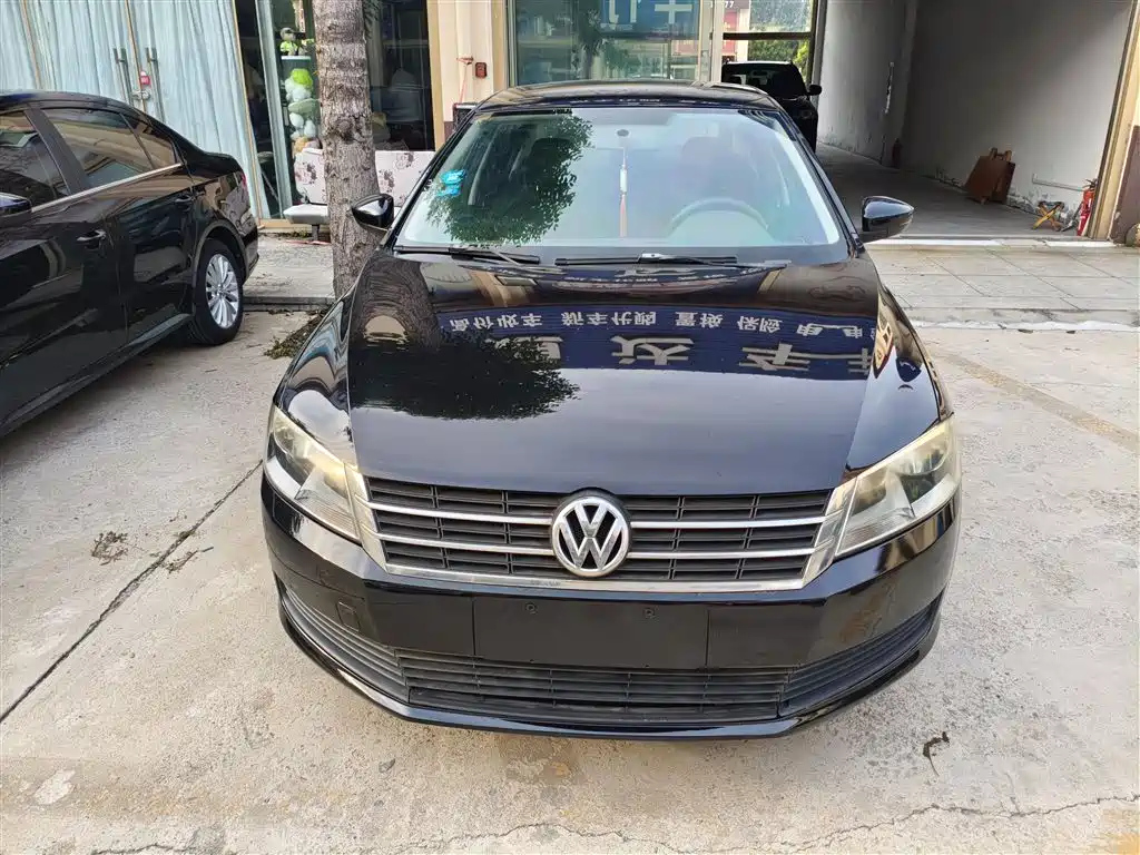 VOLKSWAGEN LAVIDA 2013