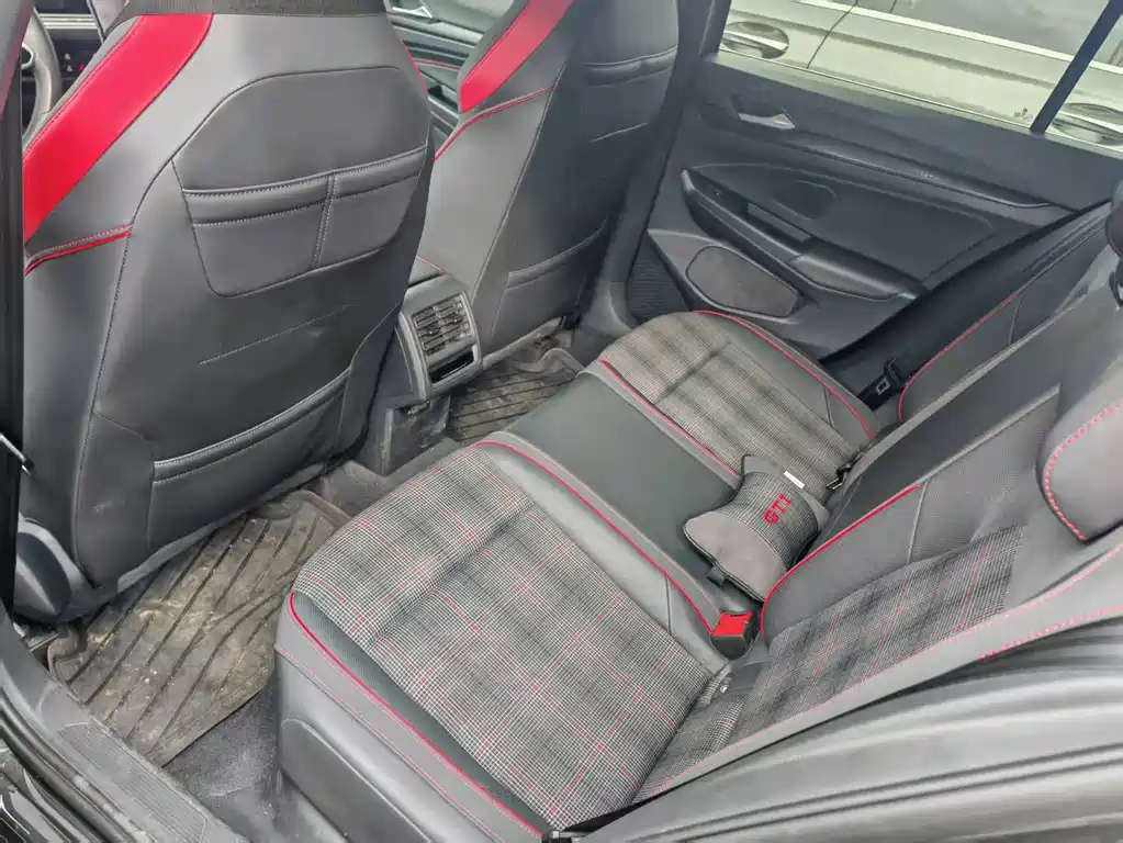 VOLKSWAGEN GOLF GTI 2021