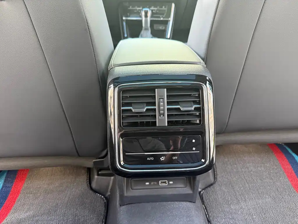 VOLKSWAGEN PASSAT 2024