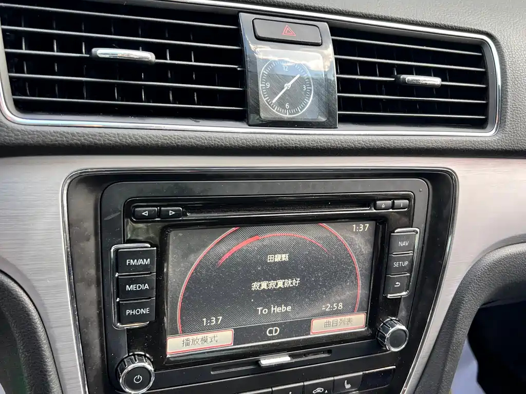 VOLKSWAGEN PASSAT 2014