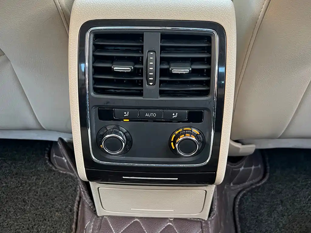 VOLKSWAGEN PASSAT 2011